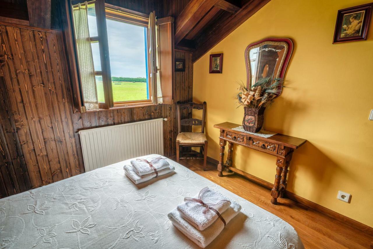 Apartamentos Rurales El Ferreiron Castropol Esterno foto