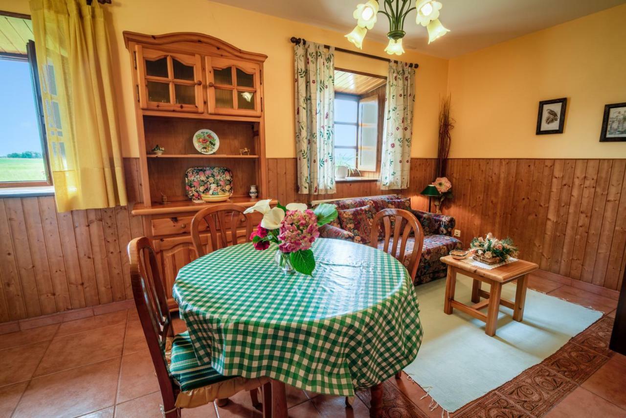 Apartamentos Rurales El Ferreiron Castropol Esterno foto