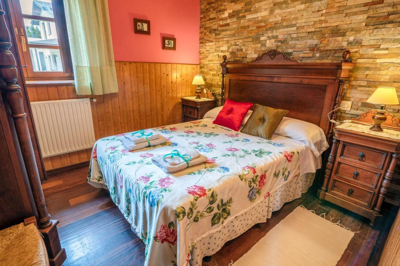 Apartamentos Rurales El Ferreiron Castropol Esterno foto